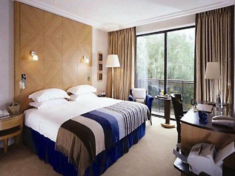 Hotel Bristol - Frankfurt - Station 4*