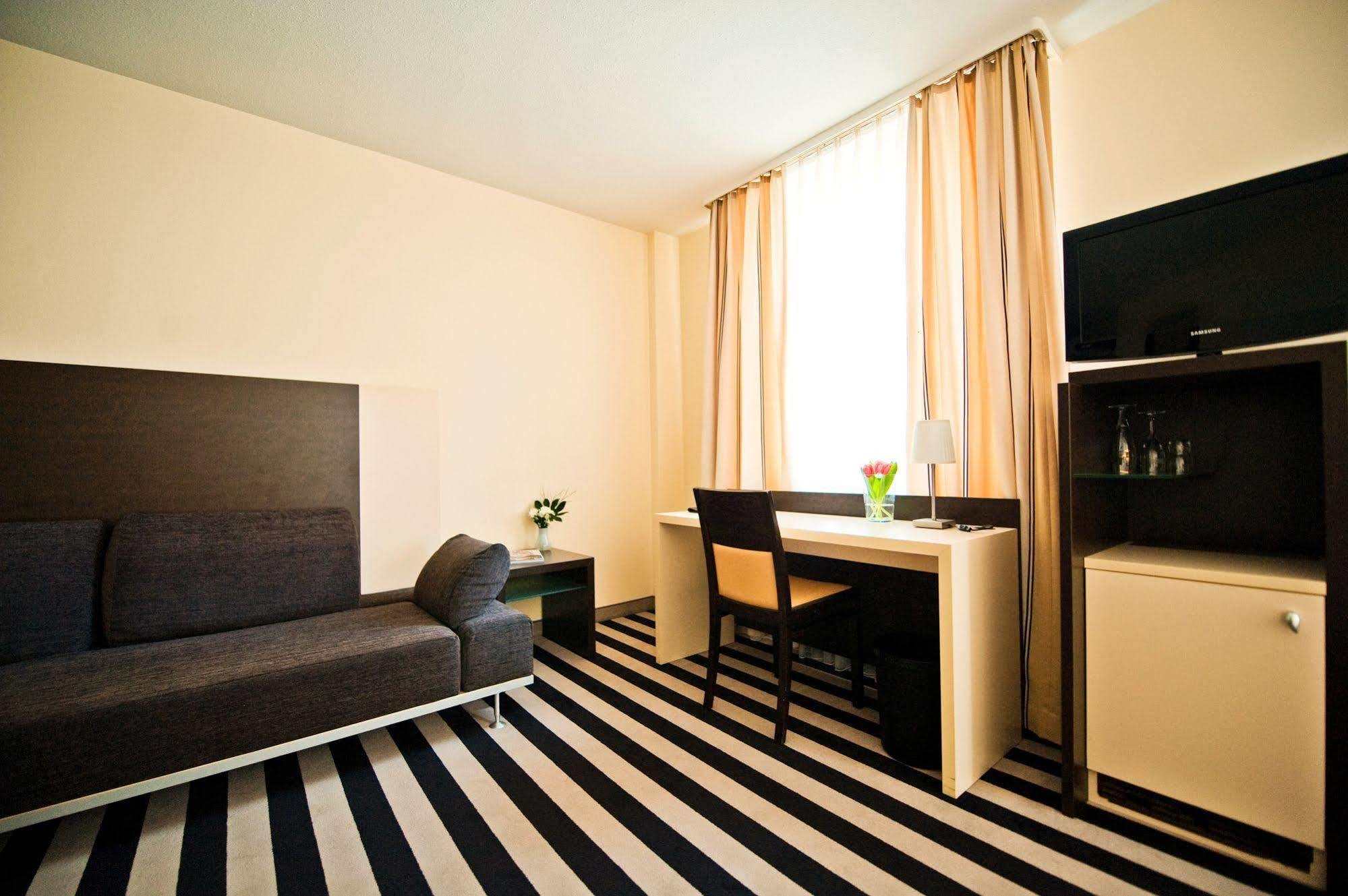 Hotel Bristol - Frankfurt - Station